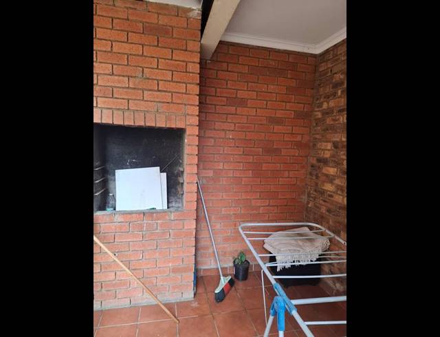 2 BEDROOM TOWNHOUSE FOR SALE IN HALFWAY HOUSE